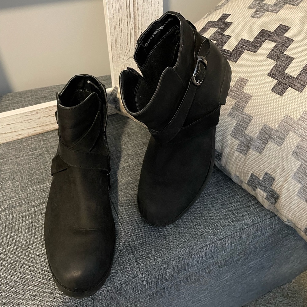 Blondo black booties